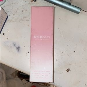 Kylie Jenner foaming face wash